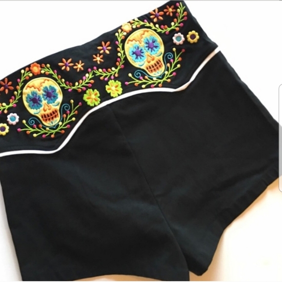 Too Fast Dia de Los Muertos shorts - Picture 2 of 5